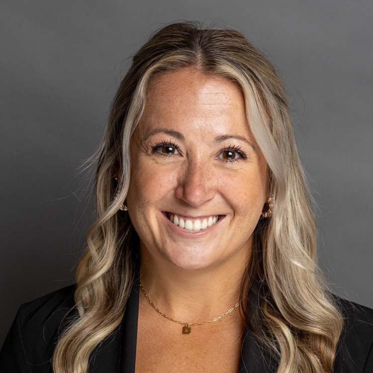 emily-thacker-mobile-veterinary-specialists