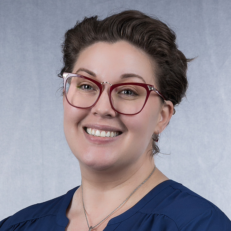 Portrait of Dr. Alaina Andersen, MOVES mobile surgeon serving Vancouver, WA and Portland, OR